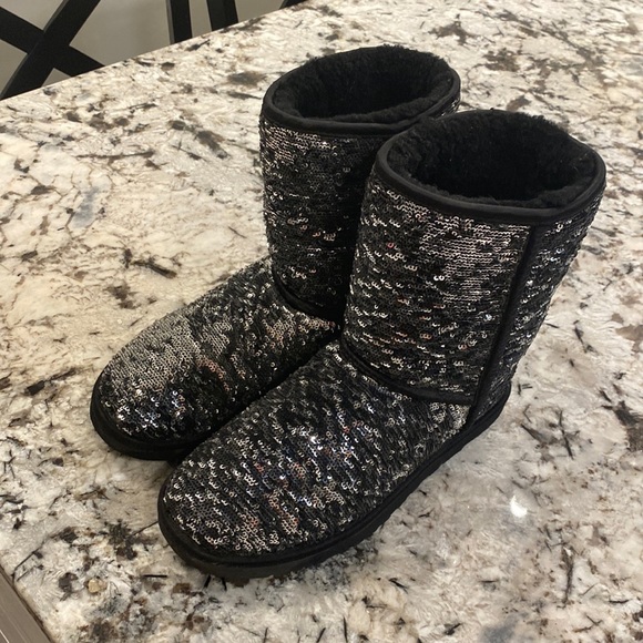 Women’s Black Sequin UGG - Picture 1 of 3